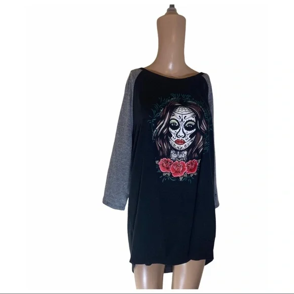 Torrid Black and Gray Long Sleeve Tee with Sugar Skull Design - Picture 5 of 7